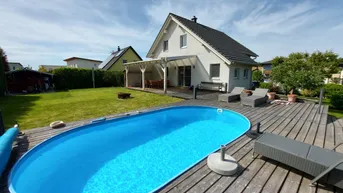 Expose VOLL UNTERKELLERTES EINFAMILIENHAUS MIT POOL UND DOPPELCARPORT