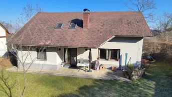 Expose EIN- ZWEIFAMILIENHAUS IN ERHÖHTER RUHELAGE