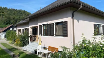 Expose Wunderschönes Landhaus mit tollem Ausblick und Pool