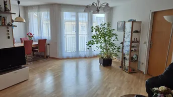 Expose GERÄUMIGE 2-ZIMMER LOGGIA WOHNUNG IN RUHIGER INNENHOFLAGE