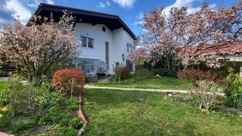 Expose SOLIDES HAUS MIT GROSSEM LIEBEVOLLEN GARTEN UND TRAUMHAFTEM AUSBLICK