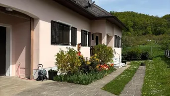 Expose Wunderschönes Landhaus mit tollem Ausblick und Pool