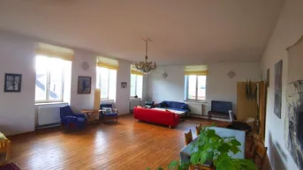 Expose "In Kaufabwicklung": Ein Haus das aus dem Rahmen fällt