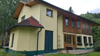 Expose Abseits von Stress &amp; Hektik -&gt; idyllisch in einem Haus am Waldesrand leben