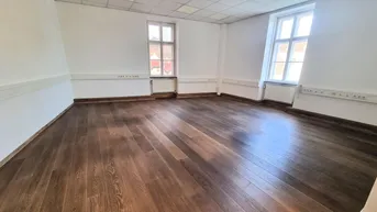 Expose Büro direkt am Schrannenplatz in Mödling - Toplage (Stellplatz optional)