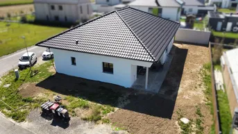 Expose Familienfreundlich: moderner, großzügiger Bungalow in ruhiger Lage