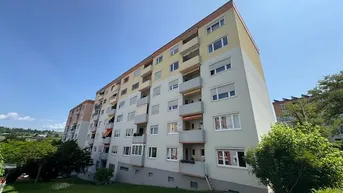 Expose Berlinerring gepflegte 3 Zimmerwohnung mit Loggia und PKW Abstellplatz