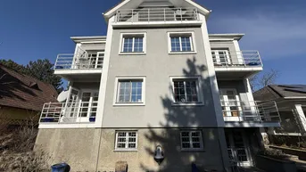 Expose Gesamte ETAGE in Zweifamilienhaus + zwei BALKONE + sehr SONNIG + herrlicher BLICK ins Grüne!