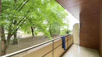 Expose STARKE PREISREDUKTION + PERFEKT für Zwei + LOGGIA Richtung Innenhof + RUHIG + nahe U-Bahn!