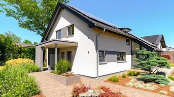 Expose +++ Einfamilienhaus mit Garage +++