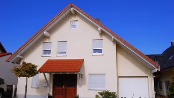Expose Einfamilien-Doppelhaushälfte mit angebauter Garage