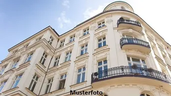 Expose Wohn- und Geschäftshaus mit Balkon