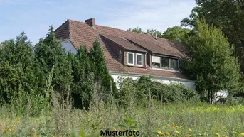 Expose Einfamilienhaus mit Garage und Garten