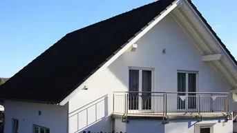 Expose +++ Villenähnliches Einfamilienhaus mit integr. Schwimmbad +++