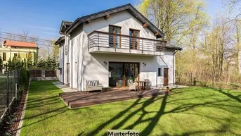 Expose 2-Familienhaus mit viel Platz