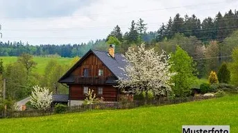 Expose Hofstelle mit Wohnhaus und Ställen + provisionsfrei +