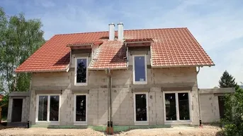 Expose Großes Einfamilienhaus (Rohbauzustand) mit Garage