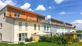 Expose +++ Reihenhausanlage mit Stellplätzen +++