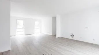 Expose Einfamilienhaus mit Badeteich