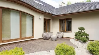 Expose Einfamilienhaus mit Badeteich