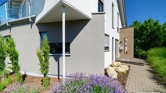 Expose Mehrfamilienhaus mit Terrasse und Garage
