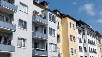 Expose 2-Familienhaus mit Garagengebäude und Halle