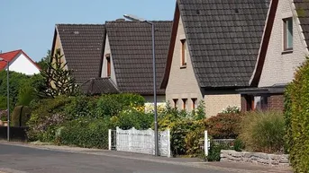 Expose Einfamilienhaus mit Terrasse und Carport