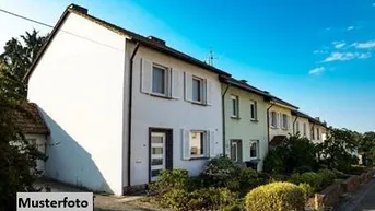 Expose Einfamilien-Reihenmittelhaus mit 2 Stellplätzen
