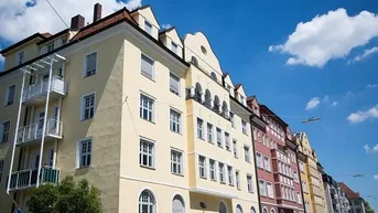 Expose Historisches Wohnjuwel – Altbauvilla mit 5 Wohnungen, Garten &amp; Carports