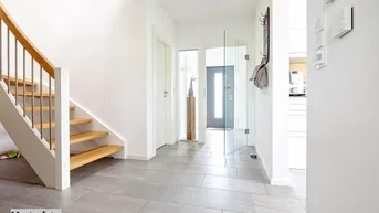 Expose Elegante Maisonette mit 4 Zimmern, Carport &amp; grünem Ruhebereich