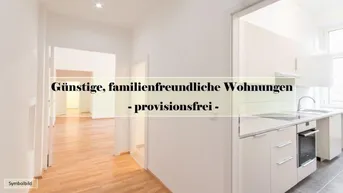 Heller Innenraum mit Holzboden und moderner Einbauküche, als Symbolbild für provisionsfreie Wohnungen.