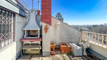 Expose Charmante Dachgeschoss-Maisonette mit viel Potential: Terrasse &amp; Grillstelle nahe Wilhelminenberg | Garagenplatz inklusive