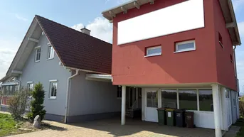 Expose *WOHNEN UND ARBEITEN* großes, sehr gut aufgeteiltes Einfamilienhaus mit Pool und angebautem Bürogebäude