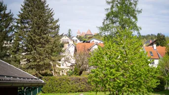Expose Sanierungsbedürftiges Haus mit Blick auf die Burg und ca. 831m2 Grund | BK I,II 40% verbaubar | 2 Einheiten möglich