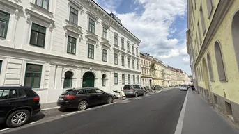 Expose Neubau 3-Zimmer-Loftwohnung mit Terrasse in Ruhelage | Nähe U4 Hietzing &amp; S45/50 Penzing | Hohe Räume