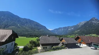 Expose Lichtdurchflutete Wohnung mit traumhaftem Dachsteinblick und großen Balkonen