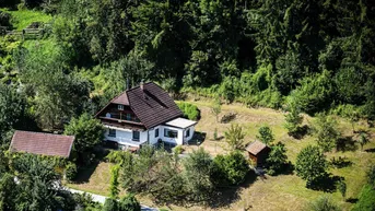 Expose Knusperhaus mit großem Grund und Wald - Zweitwohnsitz - Bastler
