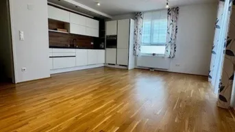 Expose sehr schöne 4 Zimmer-Dachgeschosswohnung mit Weitblick in zentraler Lage *2 Balkone, Klimaanlage, Raffstore-Jalousien*