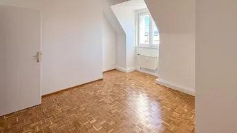 Expose Helle, sanierte Dachgeschoßwohnung mit Fernblick