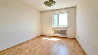 Expose ERFOLGREICH VERKAUFT! "Renovierungsobjekt mit Potential: Bringen Sie neues Leben in diese Wohnung"