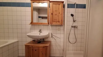 Expose Helle 2-Zimmer-Wohnung mit Einbauküche, Lift und Parkplatz in zentrumsnaher Grünlage