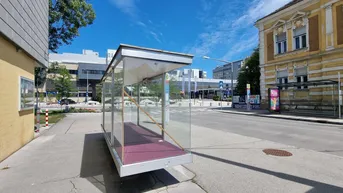 Expose Ihr Produkt im besten Licht – Vitrine ab sofort zu vermieten!
