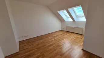 Expose Helle 2-Zimmer-Dachgeschoss-Wohnung 
in der Quellenstraße