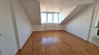 Expose Toll aufgeteilte 2-Zimmer-Wohnung im Dachgeschoss! 
