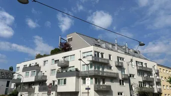Expose Herrlich ruhige 3-Zimmer-Wohnung mit Loggia und PKW-Abstellplatz
- nähe Lainzer Straße!