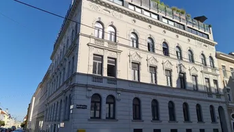 Expose Herrliche Dachgeschosswohnung mit großer Terrasse - 
Nähe Krottenbachstraße!