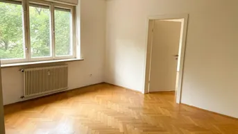 Expose Helle 4-Zimmer-Wohnung mit Balkon in ruhiger Lage zu verkaufen (3er-WG-geeignet)