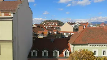 Expose 2-Zimmer-Wohnung im DG, hell und sehr schön renoviert - mit Blick auf den Schlossberg