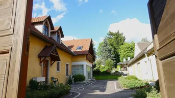 Expose GROSSZÜGIGES WOHNHAUS IM STIL EINES DREISEITHOFES MIT NEBENGEBÄUDE, INNENHOF UND SANIERUNGSBEDÜRFTIGEM POOL - WALDVIERTEL