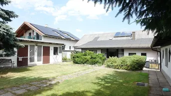 Expose GERÄUMIGES WOHNHAUS MIT NEBENGEBÄUDEN UND GARTEN